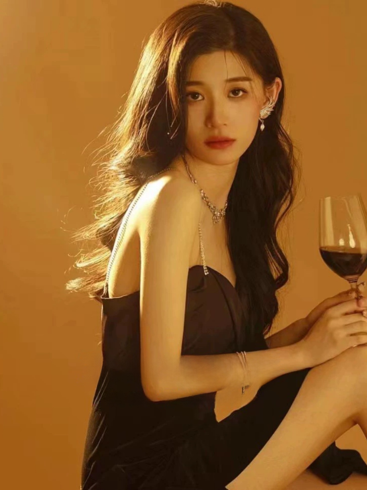 ชุดเดรสสายเดี่ยวโชว์หลังสุดเซ็ - Ethnic Fashion Studio บทวิจารณ์และราคา